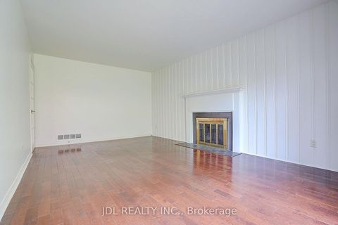 Photo 19 at 20 Mossgrove Trail, Windfields, Toronto