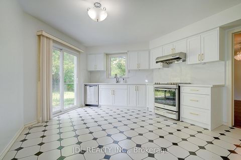 Photo 20 at 20 Mossgrove Trail, Windfields, Toronto