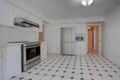 Photo 22 at 20 Mossgrove Trail, Windfields, Toronto