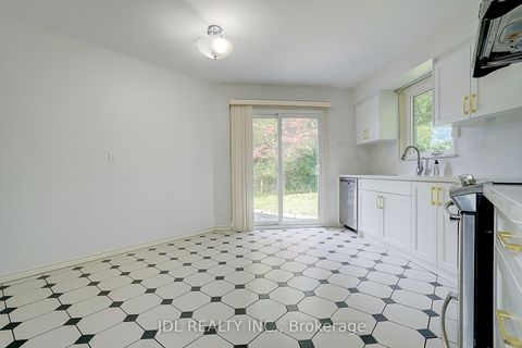 Photo 23 at 20 Mossgrove Trail, Windfields, Toronto