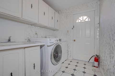 Photo 25 at 20 Mossgrove Trail, Windfields, Toronto