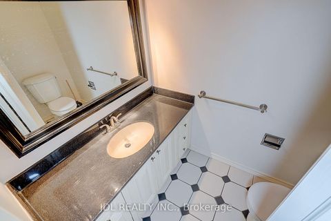 Photo 27 at 20 Mossgrove Trail, Windfields, Toronto