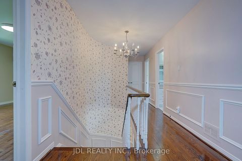Photo 28 at 20 Mossgrove Trail, Windfields, Toronto