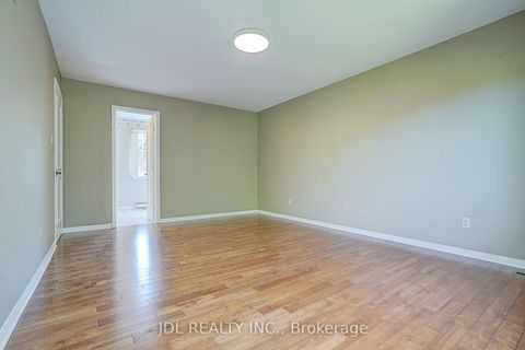 Photo 31 at 20 Mossgrove Trail, Windfields, Toronto