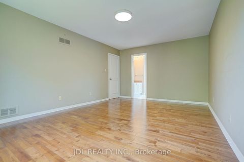 Photo 32 at 20 Mossgrove Trail, Windfields, Toronto