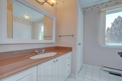 Photo 33 at 20 Mossgrove Trail, Windfields, Toronto
