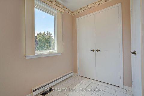 Photo 34 at 20 Mossgrove Trail, Windfields, Toronto