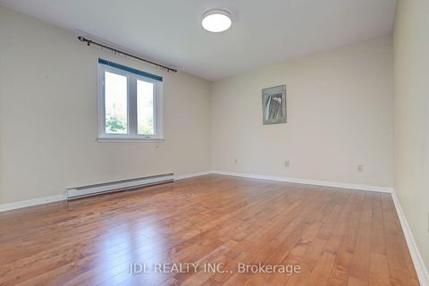 Photo 35 at 20 Mossgrove Trail, Windfields, Toronto