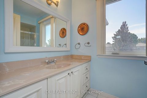 Photo 37 at 20 Mossgrove Trail, Windfields, Toronto