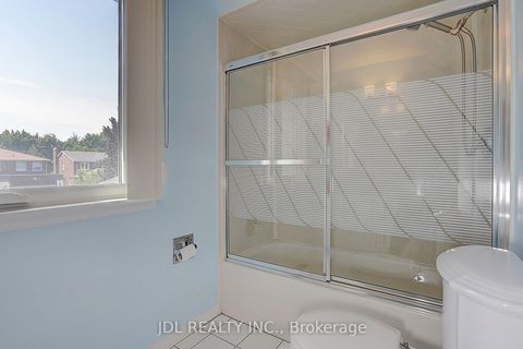 Photo 38 at 20 Mossgrove Trail, Windfields, Toronto