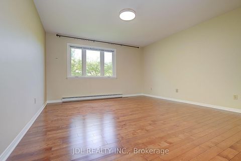 Photo 41 at 20 Mossgrove Trail, Windfields, Toronto