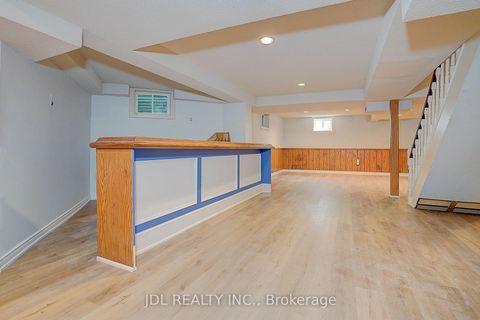 Photo 46 at 20 Mossgrove Trail, Windfields, Toronto