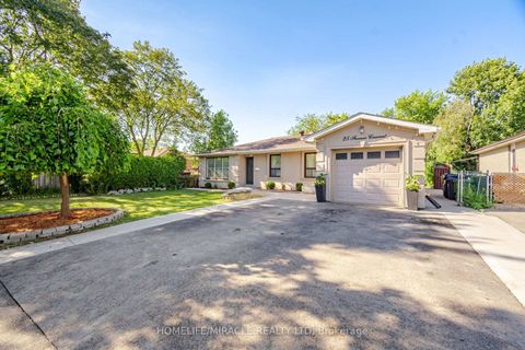 Photo 1 at 25 Furness Crescent, Clairville, Toronto