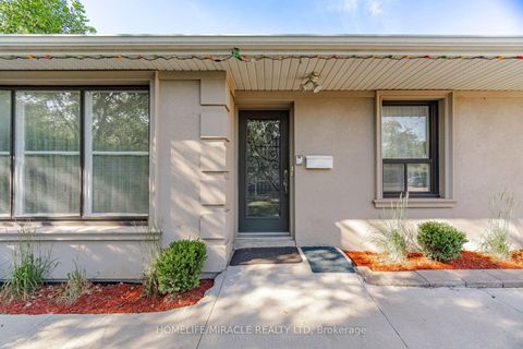 Photo 2 at 25 Furness Crescent, Clairville, Toronto