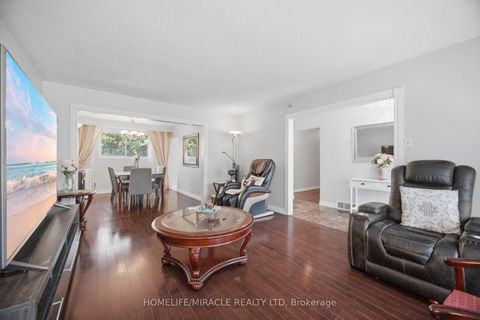 Photo 6 at 25 Furness Crescent, Clairville, Toronto