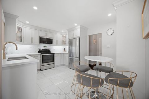 Photo 10 at 25 Furness Crescent, Clairville, Toronto