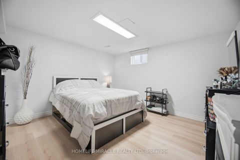 Photo 35 at 25 Furness Crescent, Clairville, Toronto