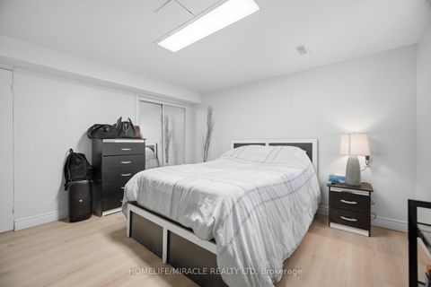 Photo 36 at 25 Furness Crescent, Clairville, Toronto