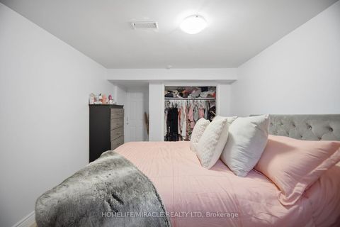 Photo 39 at 25 Furness Crescent, Clairville, Toronto