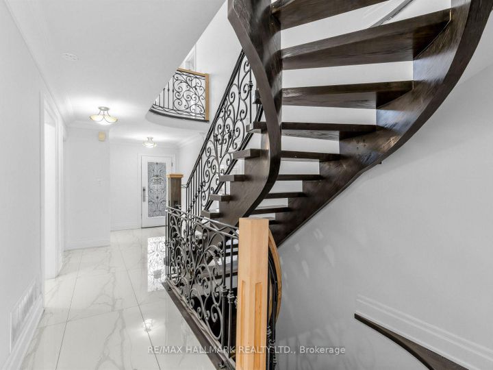 Photo 4 at 287 Andy Crescent, Elder Mills, Vaughan