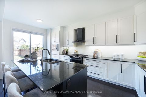 Photo 8 at 18 Morning Sparrow Drive, Kleinburg, Vaughan