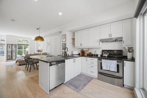 Photo 10 at 37 - 126 Resurrection Road, City Centre West, Toronto