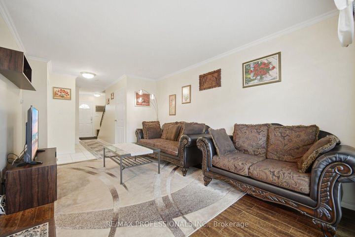 Photo 8 at 114 - 2440 Bromsgrove Road, Clarkson, Mississauga