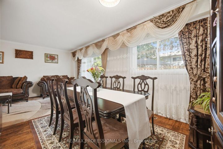 Photo 13 at 114 - 2440 Bromsgrove Road, Clarkson, Mississauga