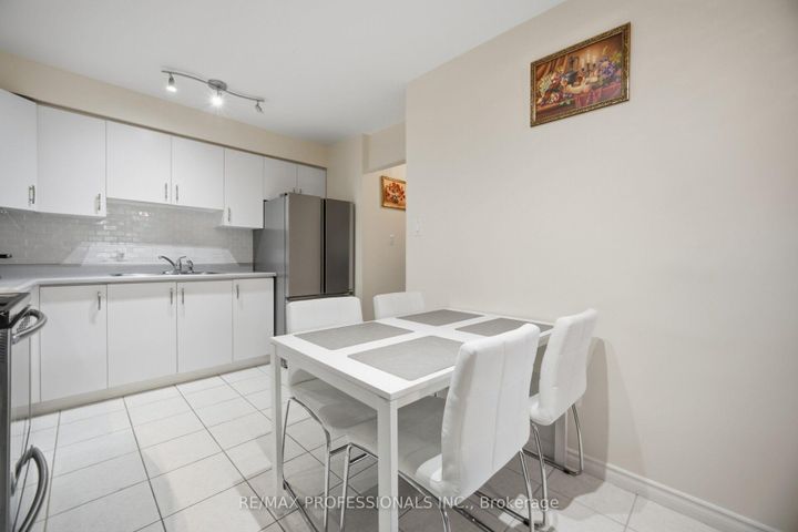 Photo 18 at 114 - 2440 Bromsgrove Road, Clarkson, Mississauga