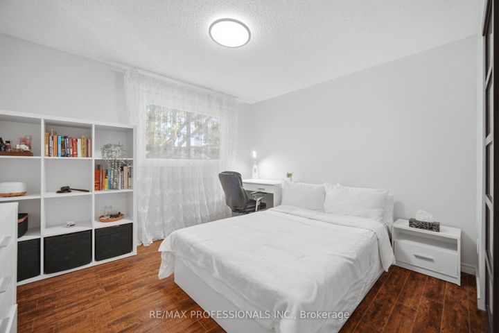 Photo 26 at 114 - 2440 Bromsgrove Road, Clarkson, Mississauga