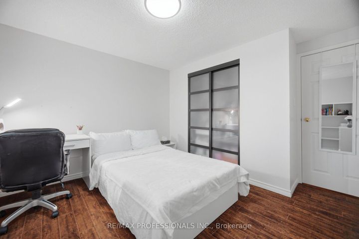 Photo 27 at 114 - 2440 Bromsgrove Road, Clarkson, Mississauga
