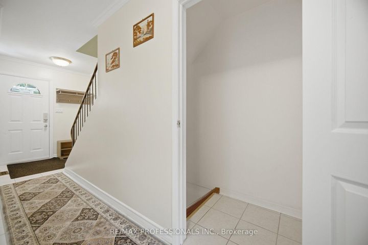 Photo 31 at 114 - 2440 Bromsgrove Road, Clarkson, Mississauga