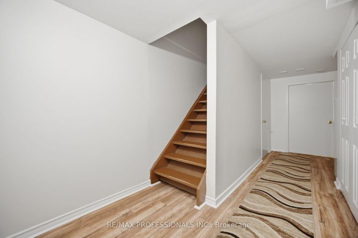 Photo 32 at 114 - 2440 Bromsgrove Road, Clarkson, Mississauga