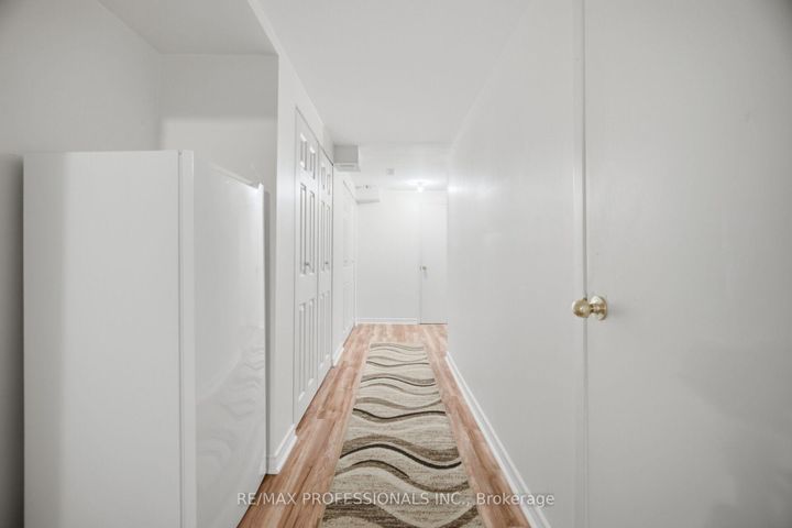 Photo 33 at 114 - 2440 Bromsgrove Road, Clarkson, Mississauga