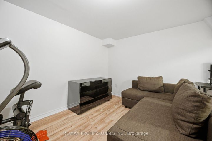 Photo 35 at 114 - 2440 Bromsgrove Road, Clarkson, Mississauga