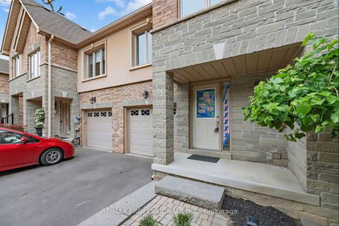Photo 2 at 7 Briarly Lane, Kingsway South, Toronto
