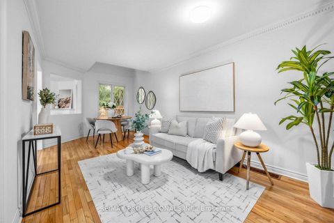 Photo 3 at 7 Briarly Lane, Kingsway South, Toronto
