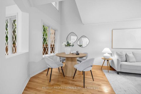 Photo 7 at 7 Briarly Lane, Kingsway South, Toronto