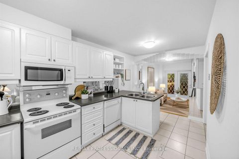 Photo 9 at 7 Briarly Lane, Kingsway South, Toronto