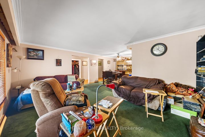 Photo 4 at 39 Heathview Avenue, Bayview Village, Toronto