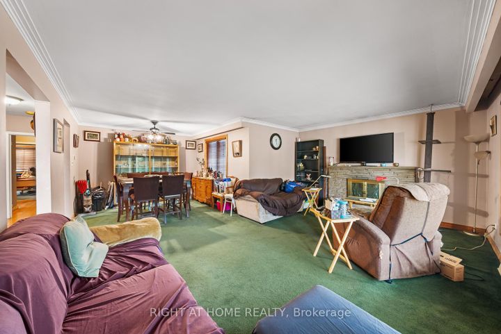 Photo 7 at 39 Heathview Avenue, Bayview Village, Toronto
