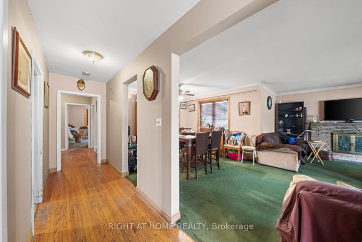 Photo 10 at 39 Heathview Avenue, Bayview Village, Toronto