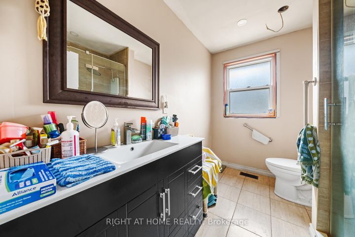 Photo 15 at 39 Heathview Avenue, Bayview Village, Toronto