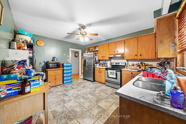 Photo 17 at 39 Heathview Avenue, Bayview Village, Toronto