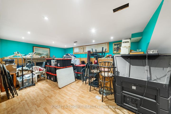 Photo 18 at 39 Heathview Avenue, Bayview Village, Toronto