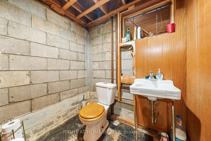 Photo 20 at 39 Heathview Avenue, Bayview Village, Toronto