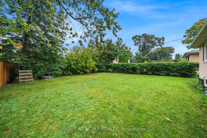 Photo 25 at 39 Heathview Avenue, Bayview Village, Toronto