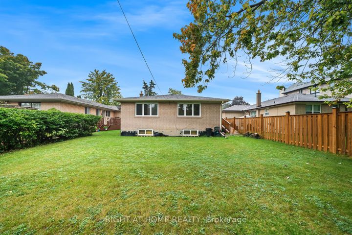 Photo 26 at 39 Heathview Avenue, Bayview Village, Toronto