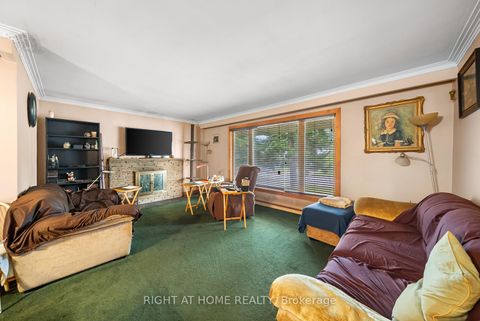 Photo 3 at 39 Heathview Avenue, Bayview Village, Toronto