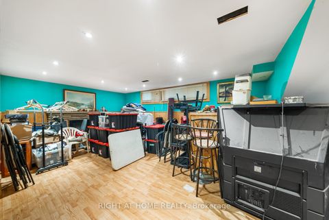 Photo 18 at 39 Heathview Avenue, Bayview Village, Toronto